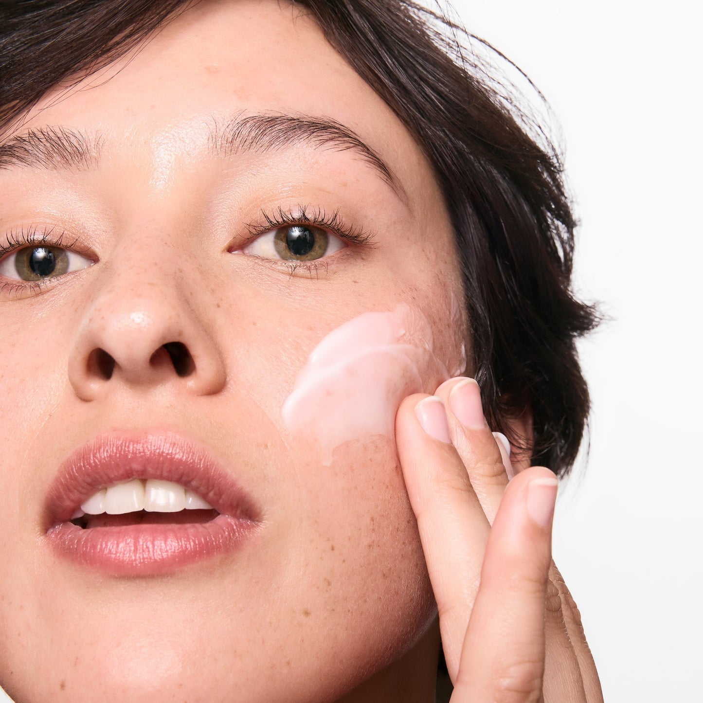 hydrating-cleanser-and-oil-free-moisturizer-duo-h6 01_LYDIA_12_APPLICATION_OMEGA_SUPERSIZE_036_1_8483aad9-c9a3-46f0-b735-539c739306ac.jpg