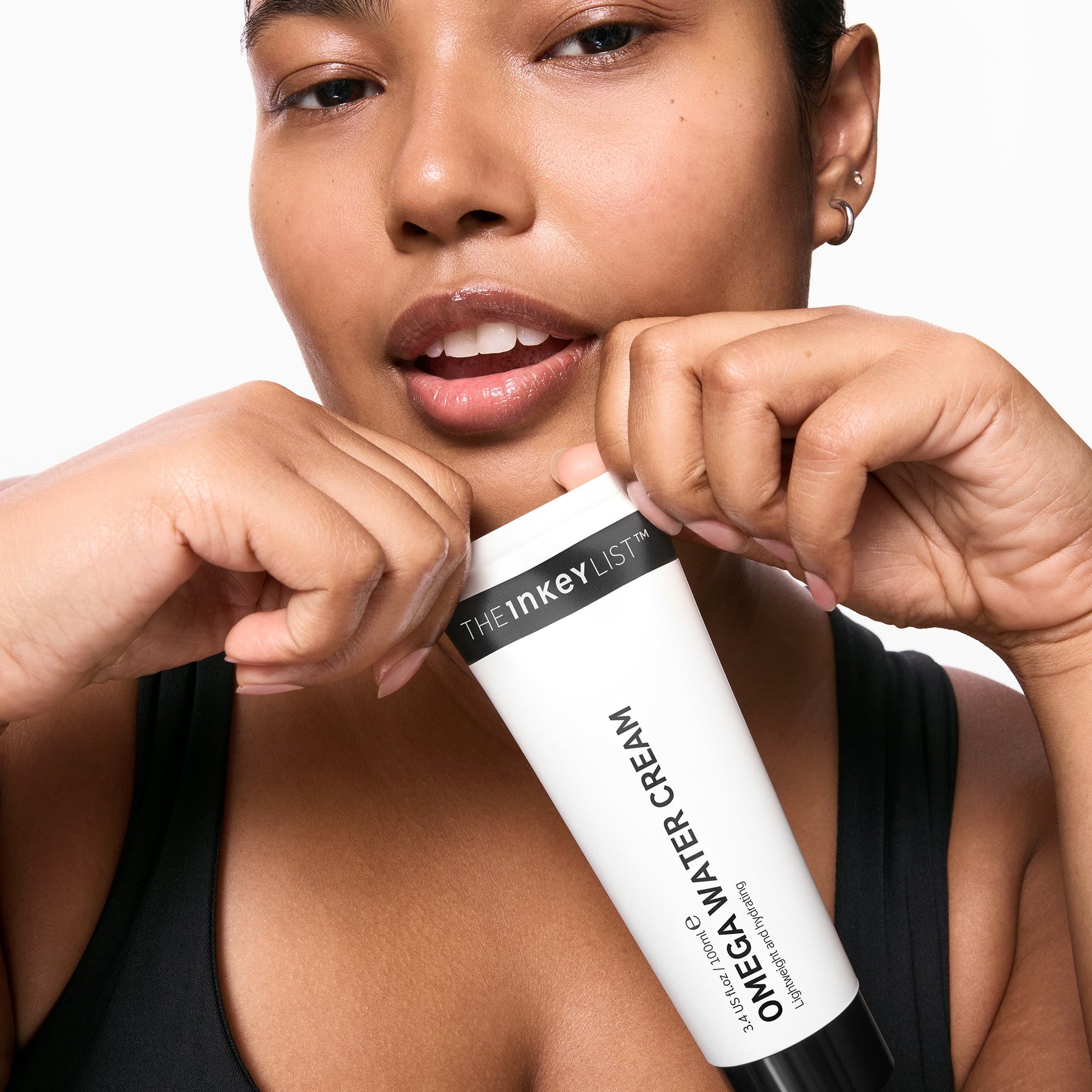 supersize-omega-water-cream-duo-n8 03_KAFFYA_07_HOLDING_OMEGA_SUPERSIZE_001.jpg