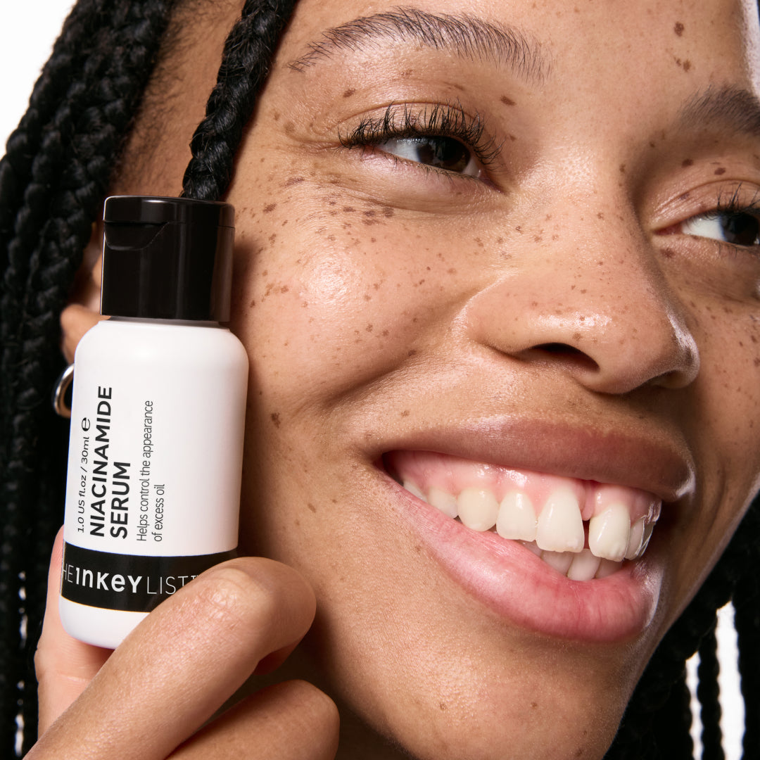 10-niacinamide-serum-duo-h3 Model01_d6be0920-41bd-4df2-8281-5a1face2e177.jpg