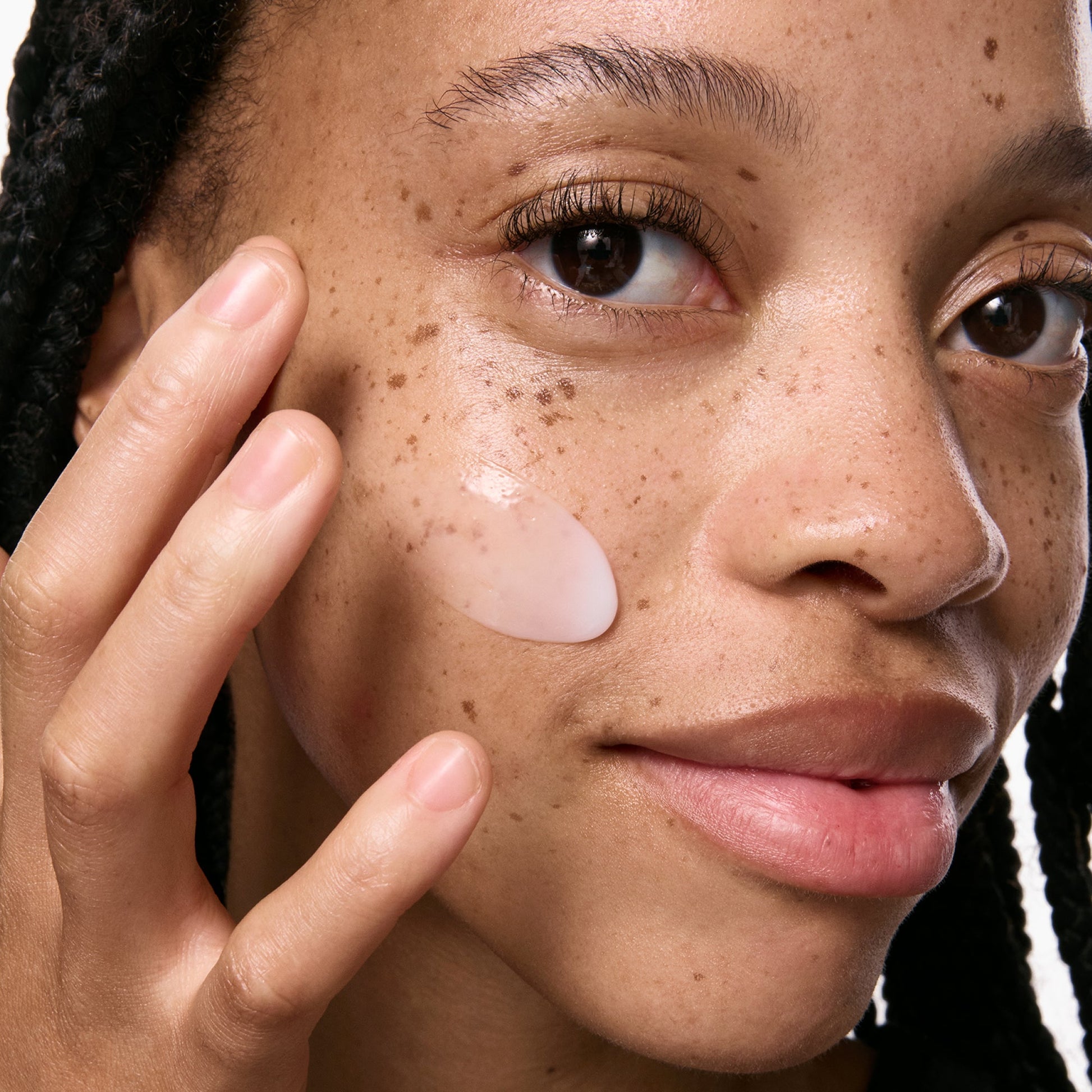 vitamin-b-c-and-e-moisturizer-b0 VitBC_E_ModelGoopMacro_2000x2000_bc64d363-139d-4699-88a9-2e0b1942763a.jpg